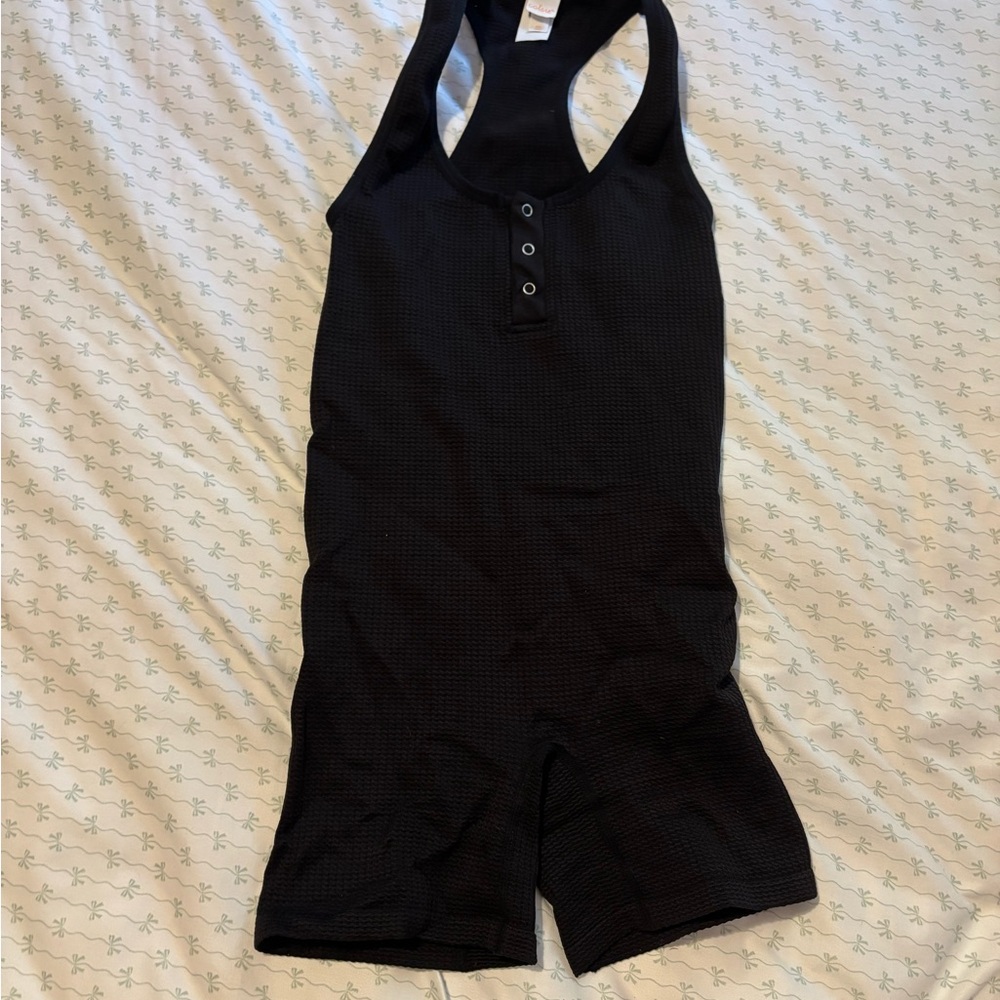 Colsie Black Textured Sleeveless bodysuit